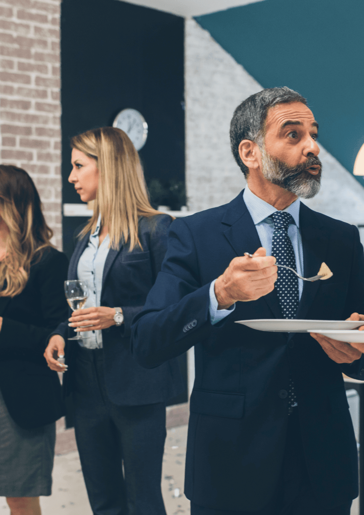 Invitaciones digitales con tipografía moderna